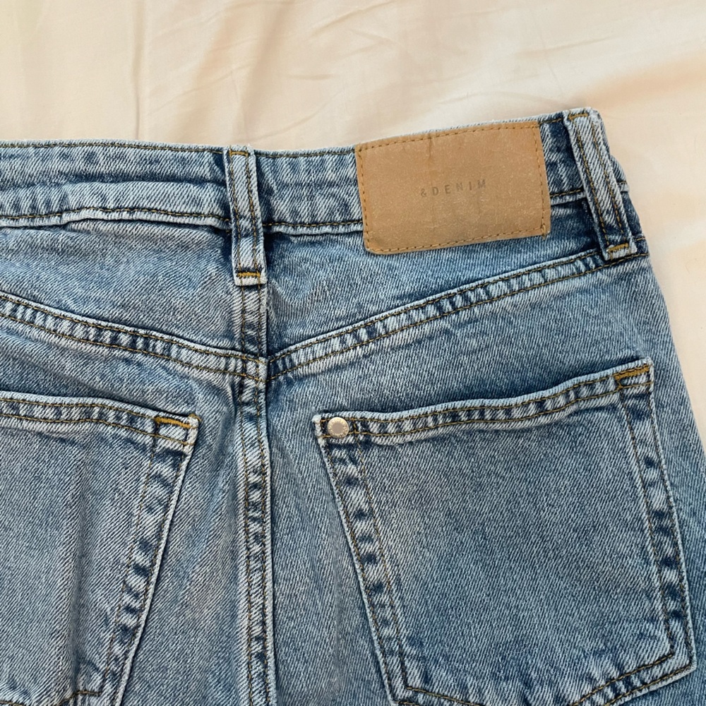 H&M Ultra High Waist Mom Jeans - Size 2